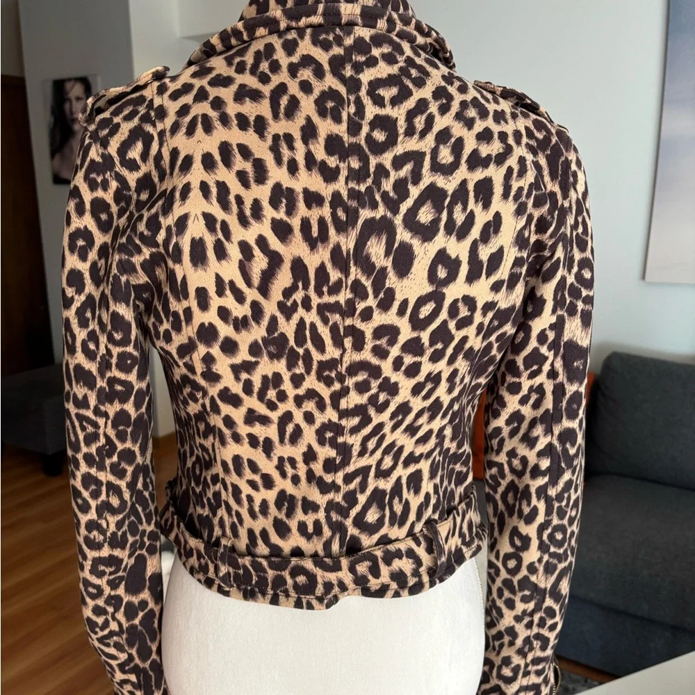 Chic Leopard Print Jacket - Picture 6 of 9